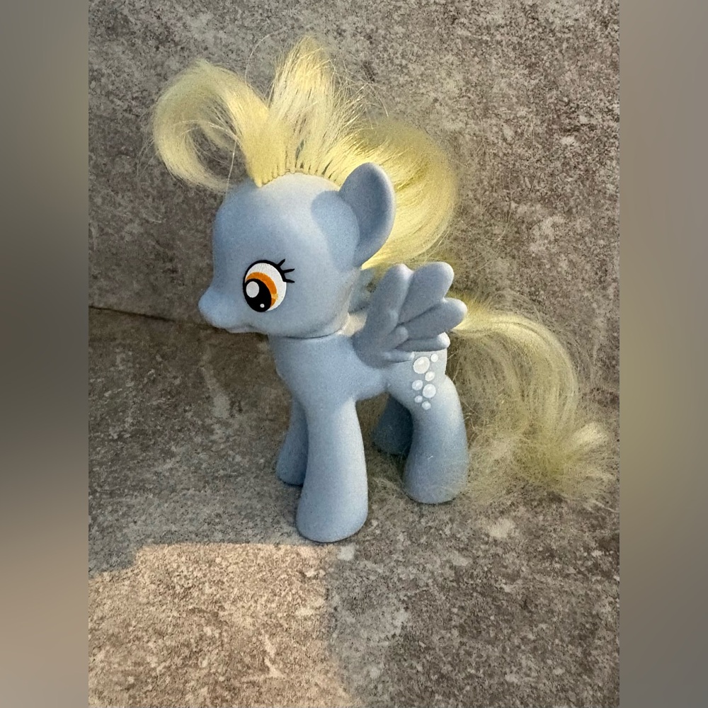 Hasbro My Little Pony G4 Derpy Hooves Muffin Pony (2010) - Picture 4 of 8